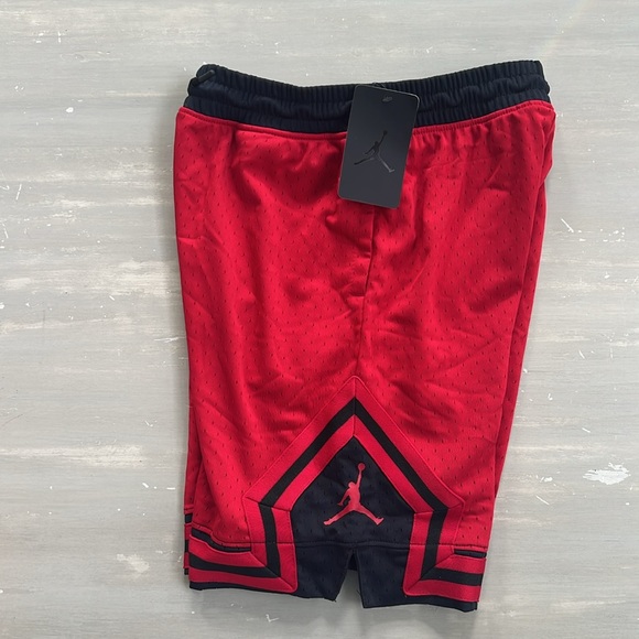 NWT Boys Nike Jordan Air Dri-FIT Diamond Shorts Gym Red Black - Large - Picture 2 of 9